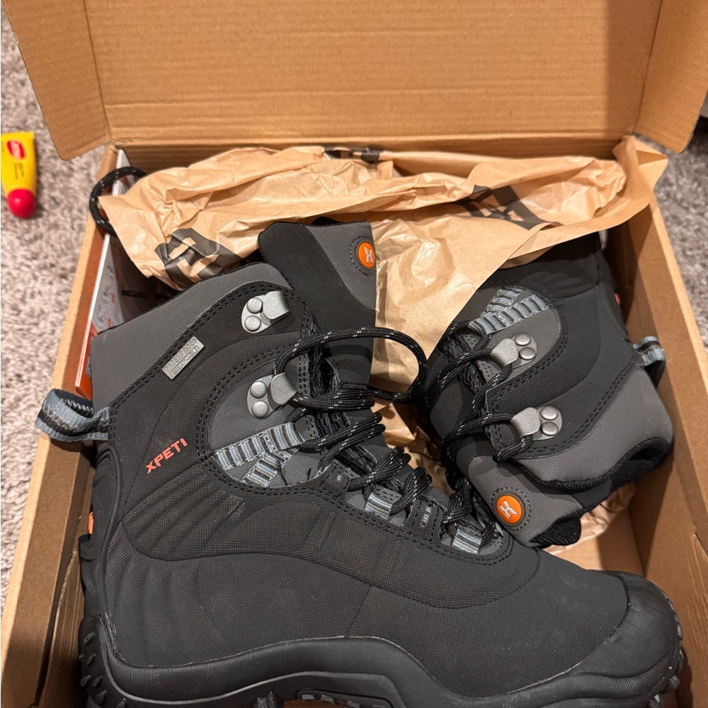 New Women's Hiking Boots Size 7